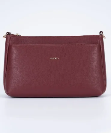 A shoulder bag for women that exudes an abundance of charm- red